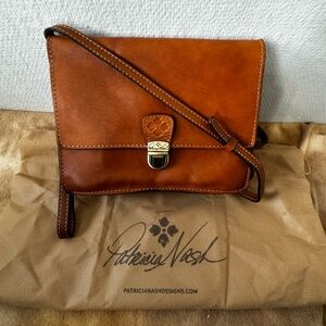 Patricia Nash Lanza Crossbody Convertible Clutch Organizer Tan With Dust bag